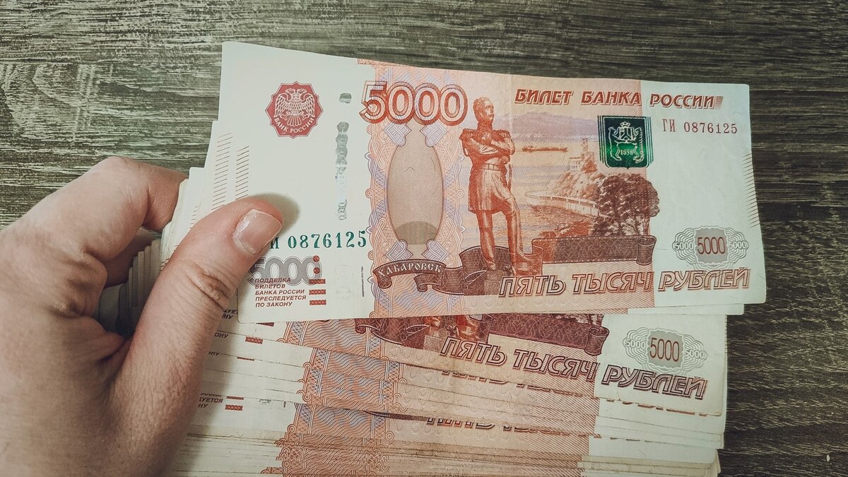    В сентябре 2023 года годовая инфляция в Приморье составила 8,2%. Это выше, чем в ДФО (7%) и в России (6%). По мнению экспертов, такая ситуация связана с ослаблением рубля, ростом потребительской активности и тяжелой ситуацией на рынке б/ушных японских машин.