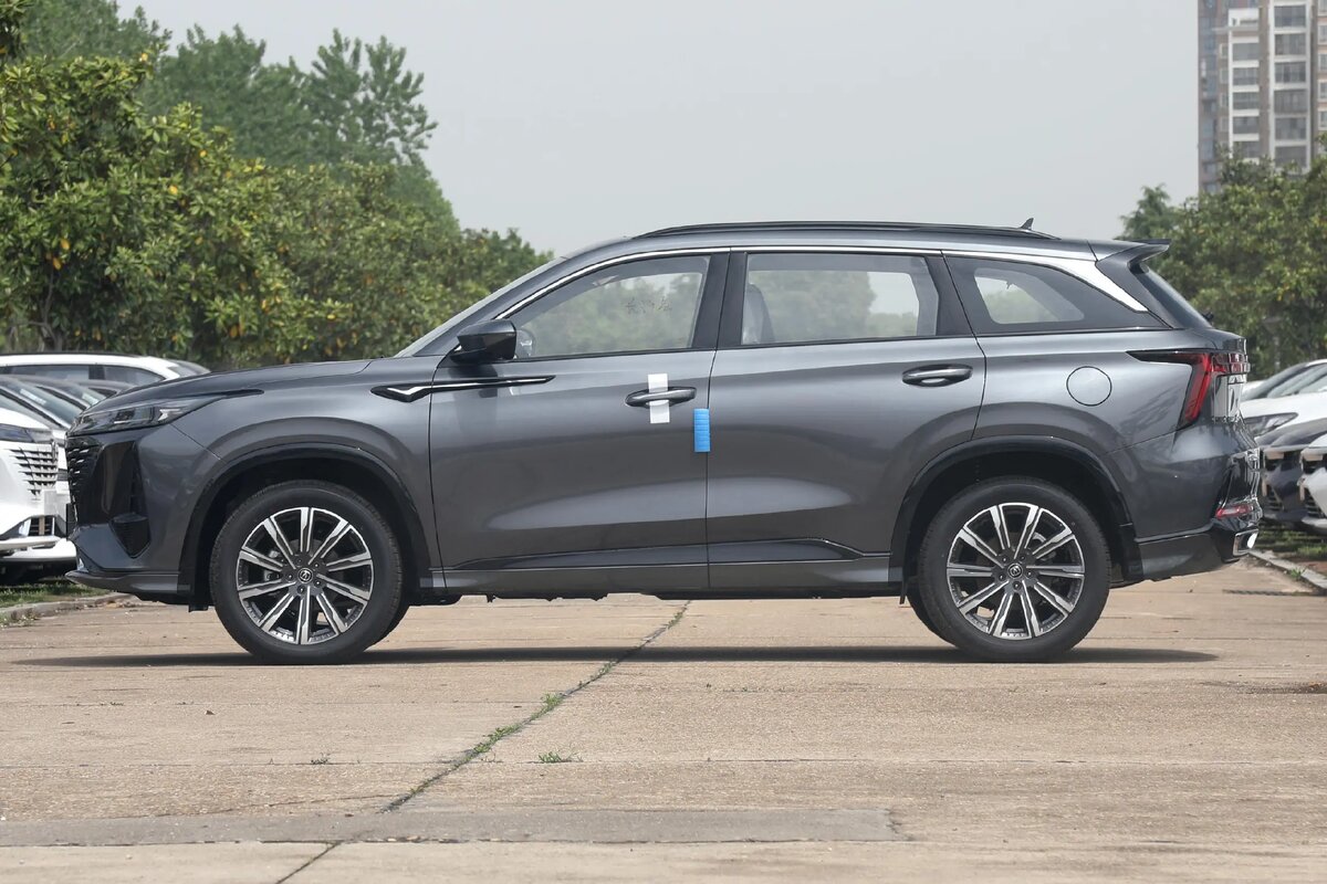 Фото экстерьера автомобиля Changan CS75PLUS Листать ▶