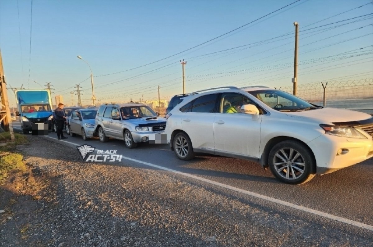    В Новосибирске произошло массовое ДТП с участием ГАЗели