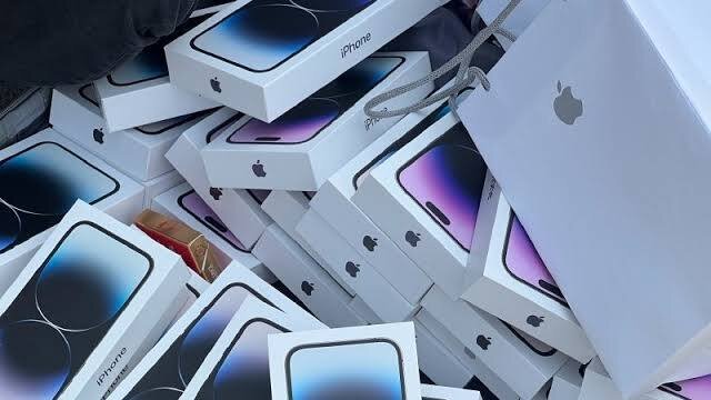 Аналитическая компания Counterpoint обновила рейтинг популярности смартфонов, рассчитанный по объёму продаж в третьем квартале этого года. Кроме того, эксперты полученные цифры с показателями прошлых лет — как выяснилось, дела у большинства производителей идут вовсе не в гору.