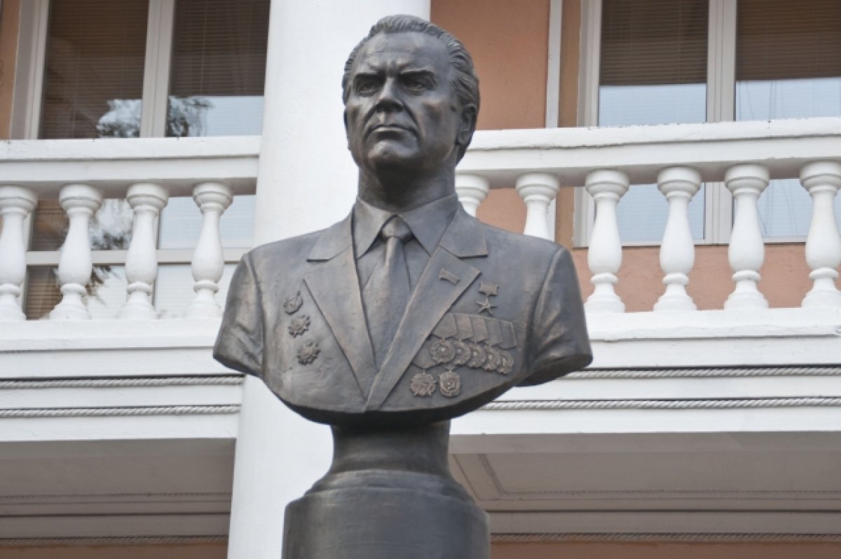    Сергей Манякин с 1961 по 1987 год возглавлял омский регион в статусе первого секретаря Омского обкома КПСС.