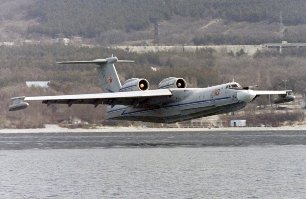 Самолет бериева альбатрос. Бе 40. Самолет амфибия альбатрос бе. Самолёт а-40 альбатрос. Бериев а-40 альбатрос.