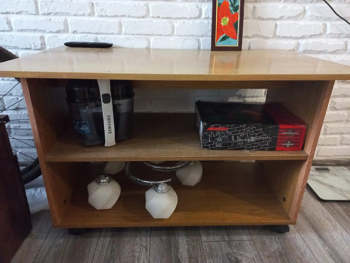 Вид книжного стола