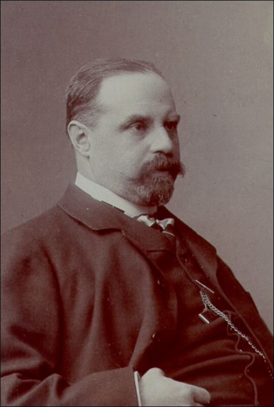 Германн Ольденберг (1854—1920) — немецкий переводчик Ригведы и (риг)ведолог.