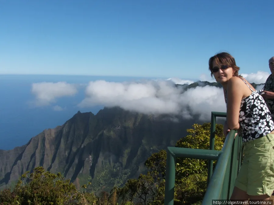 ладонь из облаков. трогает тучу руками. облако в руках. облака трогали руками. потрогать облака руками.