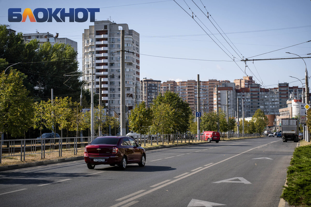 Стаи собак, красивая набережная у грязной реки и дорогое жильё: как живется крас