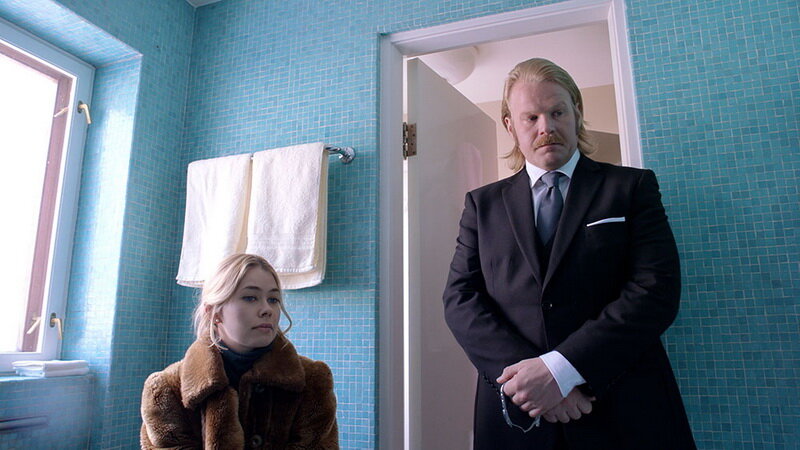 Криминальная комедия со скандинавской серьёзностью Швед Нильс Дикман (Стеллан Скарсгард) работает на снегоуборочной машине в маленьком норвежском городке, живет в счастливом браке с любимой женой и...-2