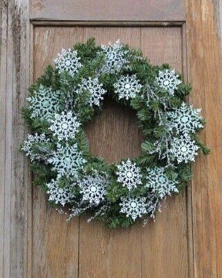 Можно декорировать венок. Источник фото: Pinterest