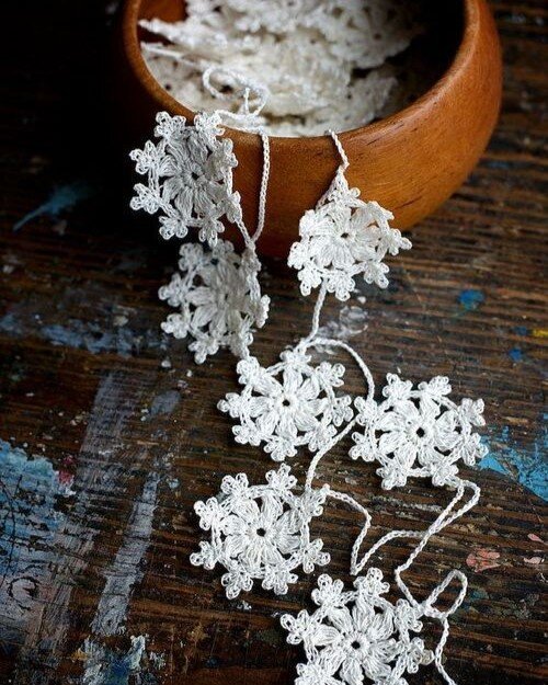 Можно связать гирлянду. Источник фото: Pinterest