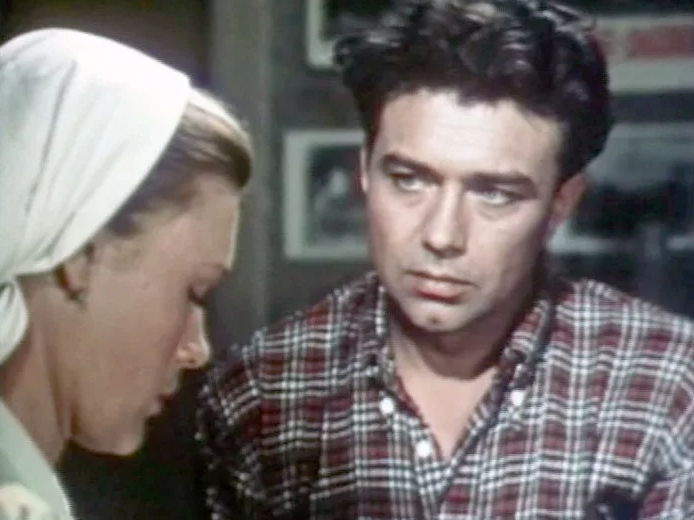 Пётр Середа (Михаил Кузнецов), кадр из фильма "Щедрое лето" (1950)