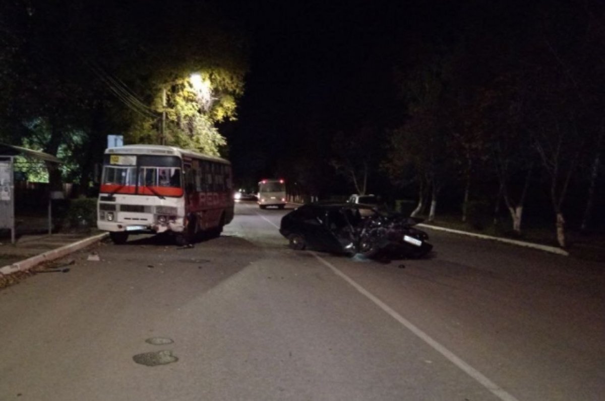    Под Воронежем 4 взрослых и ребенок пострадали в ДТП с автобусом и ВАЗом