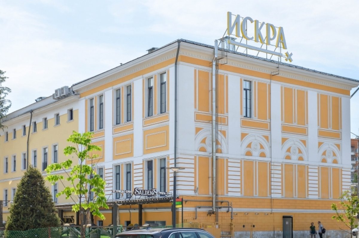    Туляк спросил у Ильи Беспалова о смысле появления у «Искры» новой гостиницы