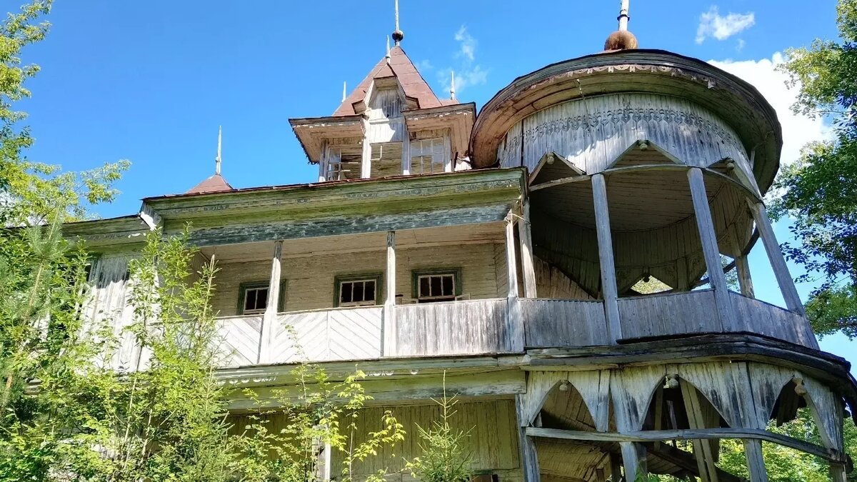    Дачу ижевского фабриканта-оружейника Ивана Петрова 1913 год постройки на Воложке включили в реестр объектов культурного наследия (ОКН). Теперь собственник здания намерен его отреставрировать. Об этом корреспонденту Udm-info рассказала руководитель Агентства по госохране ОКН Удмуртии Ирина Савина.