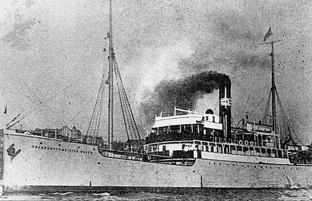    Пароход «Обербургермейстер Хакен», на котором в 1922 году из России выехали 25 семей петербургской интеллигенции