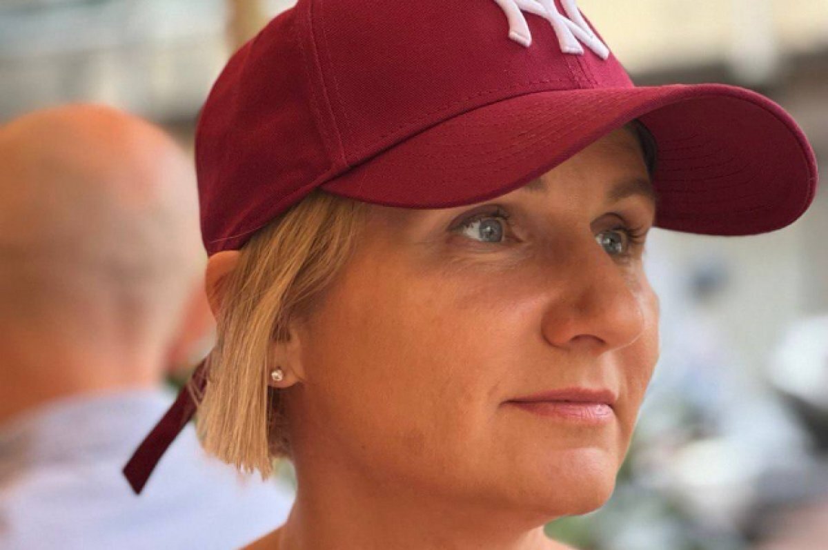    Анна хотела всего лишь убрать "брыли" на лице, но в результате процедур умерла.