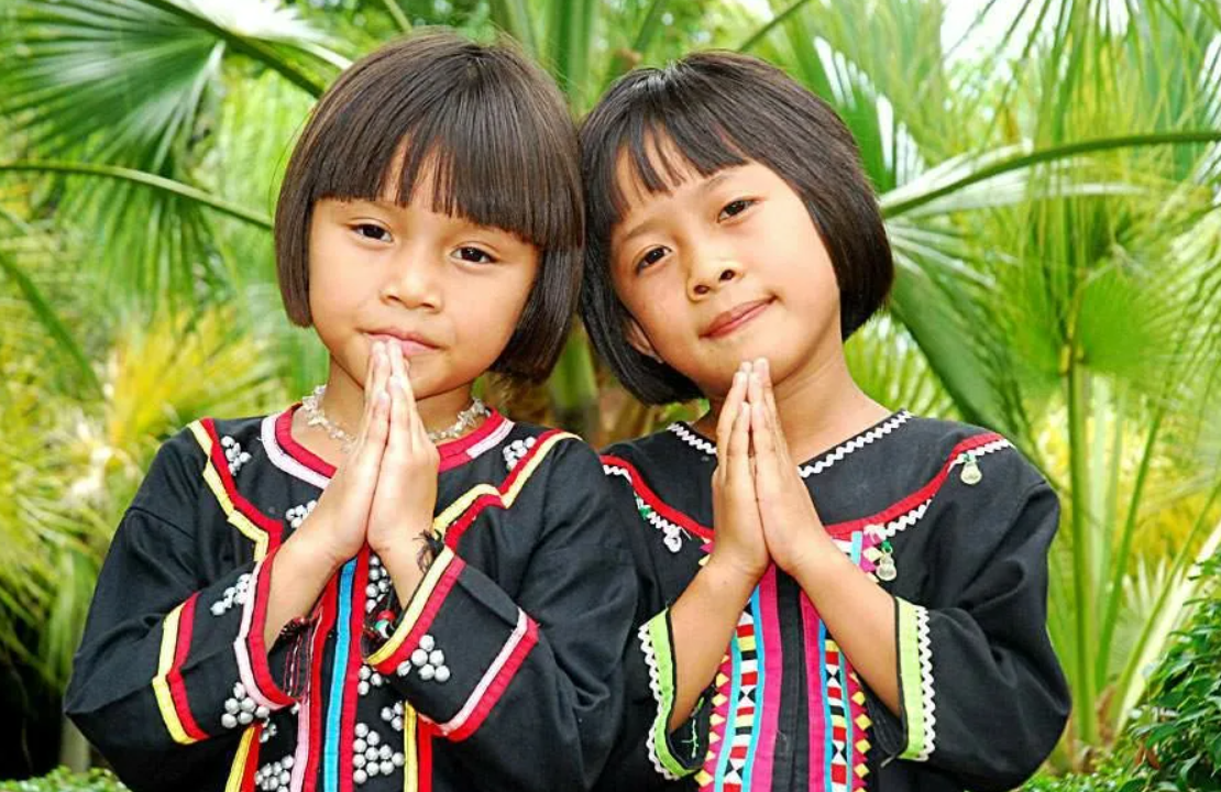 Юные тайцы. Тайланд дети. Воспитание детей в Тайланде. Дети разных народов. Разные дети.