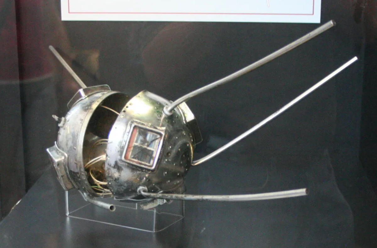 Первый спутник земли сша. Спутник США Авангард 1. Vanguard 1 Спутник. Спутник Авангард tv3. Vanguard 2 Спутник.