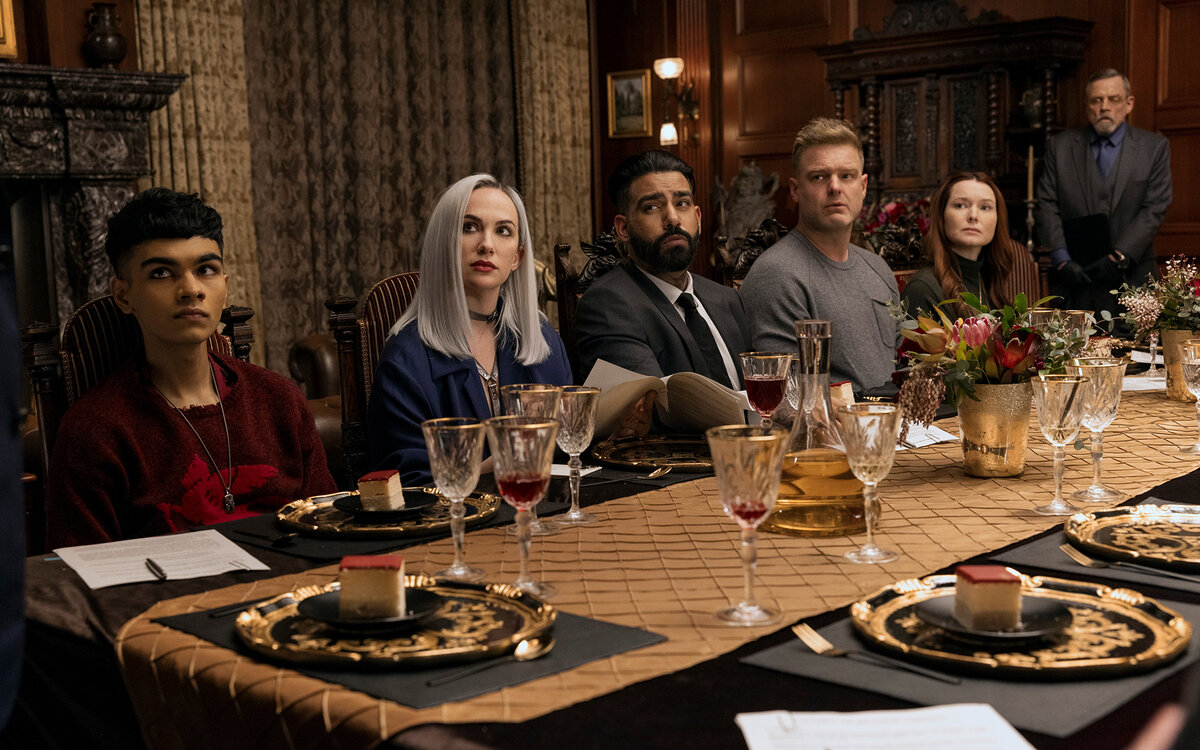 Кадр из сериала «Падение дома Ашеров», 2023