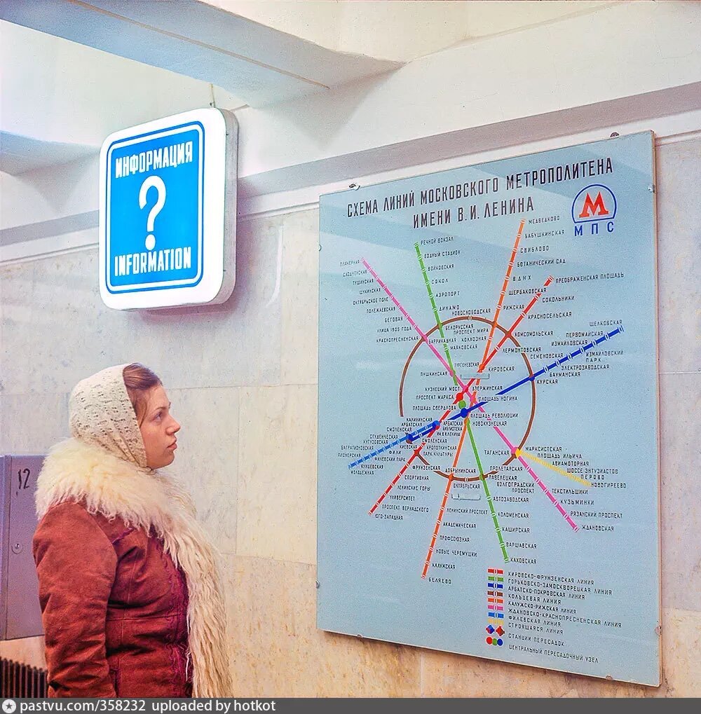 В вестибюле станции "Бабушкинская", 1978-1979. Схема очень интересная. Можете увеличить снимок и посмотреть. Фото В.В. Митина, с сайта www.pastvu.com.