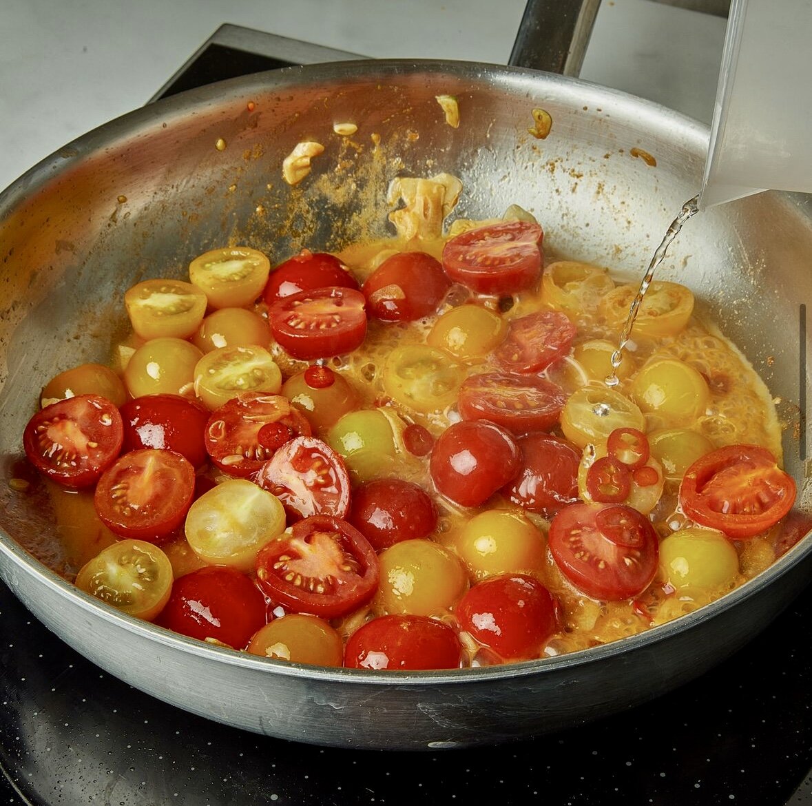 Рецепт вкусной пасты с креветками в соусе из белого вина, которая подойдет  как до обеда так и для праздничного ужина | Кулинарное путешествие | Дзен