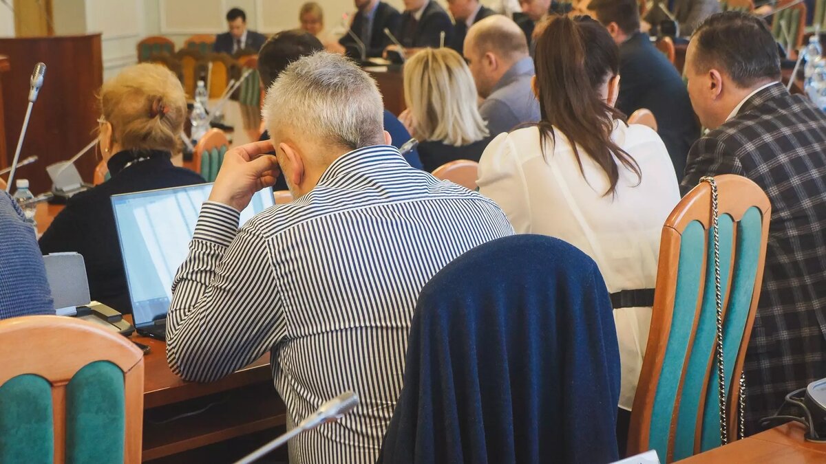     В Татарстане отменили квалификационный экзамен для муниципальных чиновников. Такое решение приняли депутаты Госсовета во время очередного заседания.