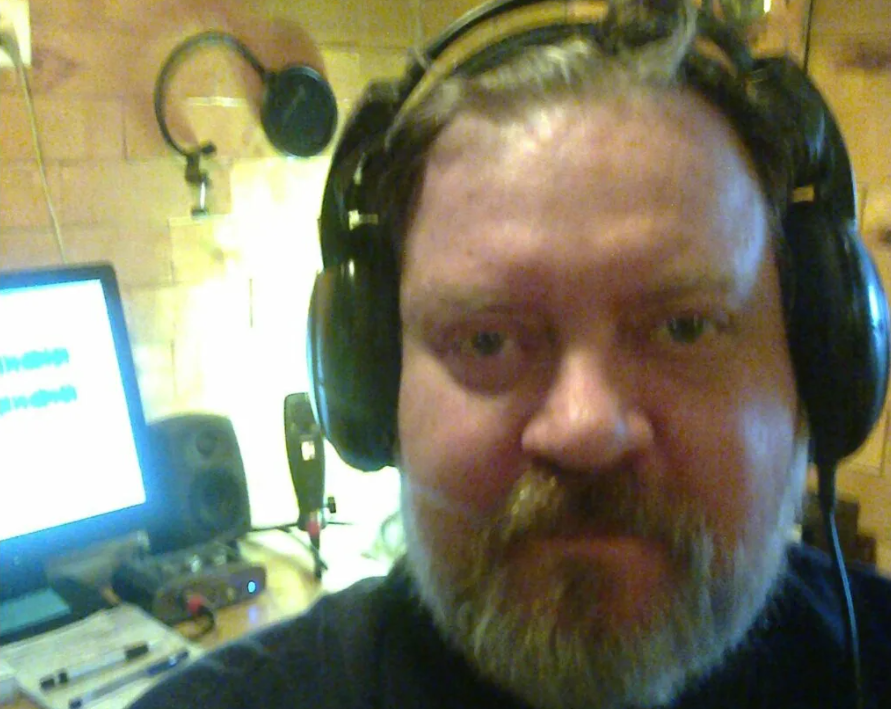 Умер Сергей Гладков, сыгравший усатого мужика в «Деревне дураков ...