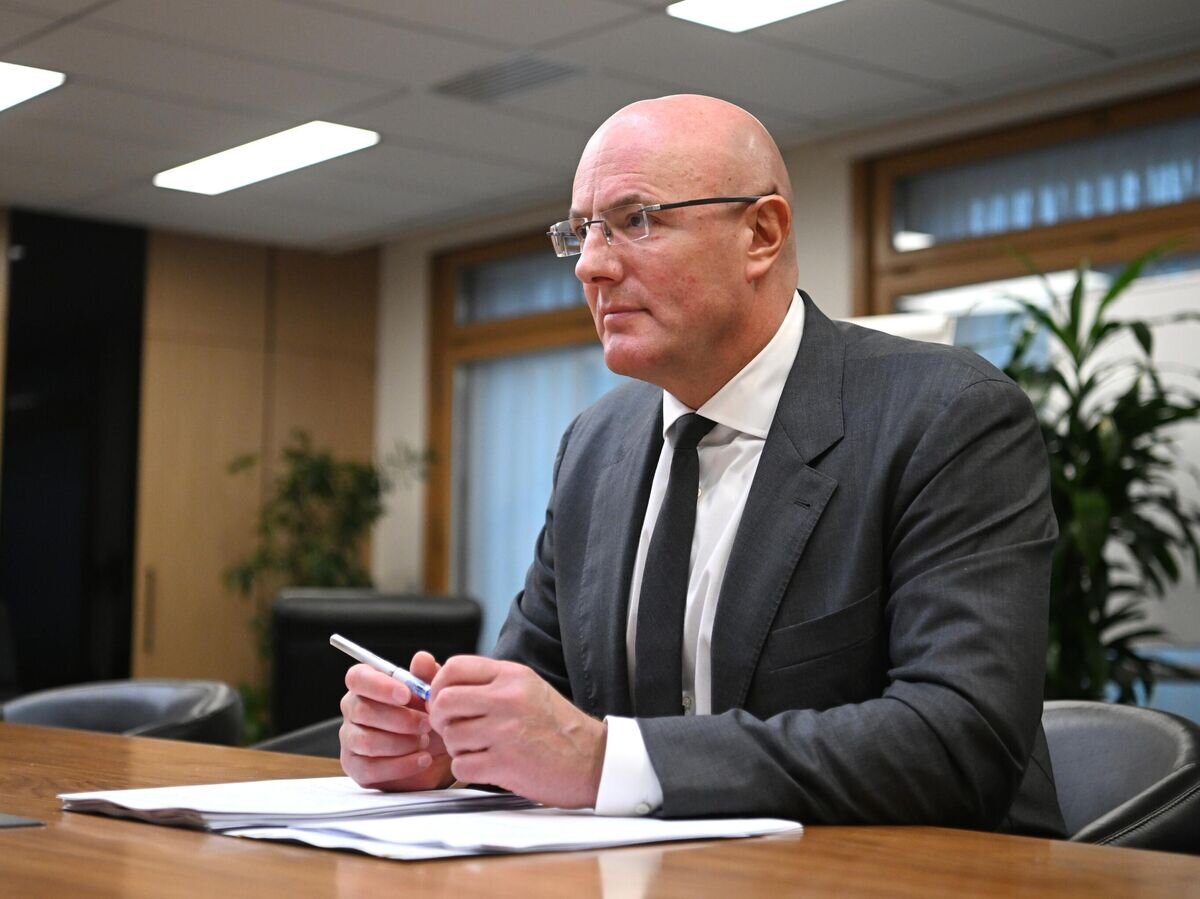    Заместитель председателя правительства РФ Дмитрий Чернышенко во время встречи с генеральным директором Агентства стратегических инициатив Светланой Чупшевой© РИА Новости / Кристина Кормилицына