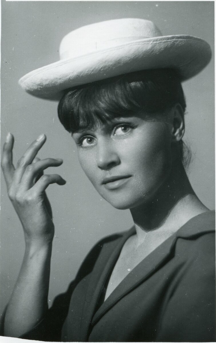 конюхова актриса википедия