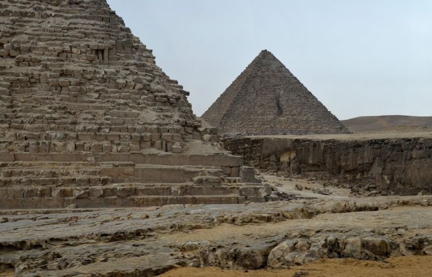    Археологи обнаружили потайные сокровищницы фараона в египетской пирамиде