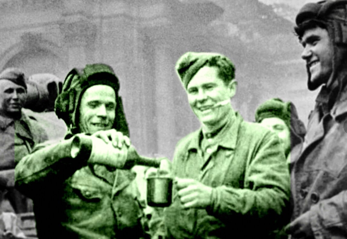 Много ли красноармейцы пили на войне: свидетельства ветеранов