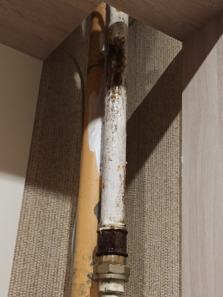 Отодрали короб: думали,своя протечка.