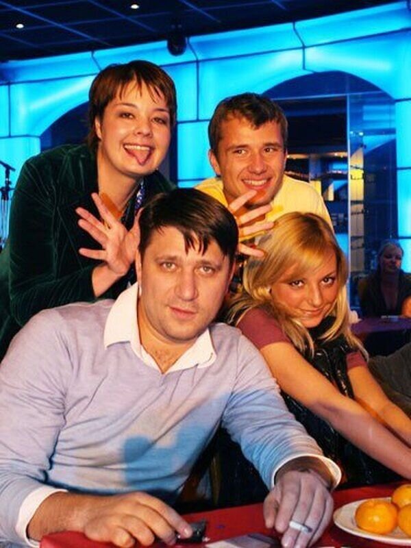 Кадр со съемок сериала «Счастливы вместе»