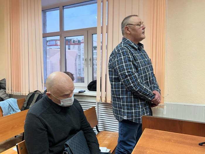 На фото: Андрей Турбин — стоит. Источник: Управление Судебного департамента в Новосибирской области