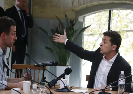    Зеленский потребовал от журналистов не освещать в СМИ тему коррупции на Украине