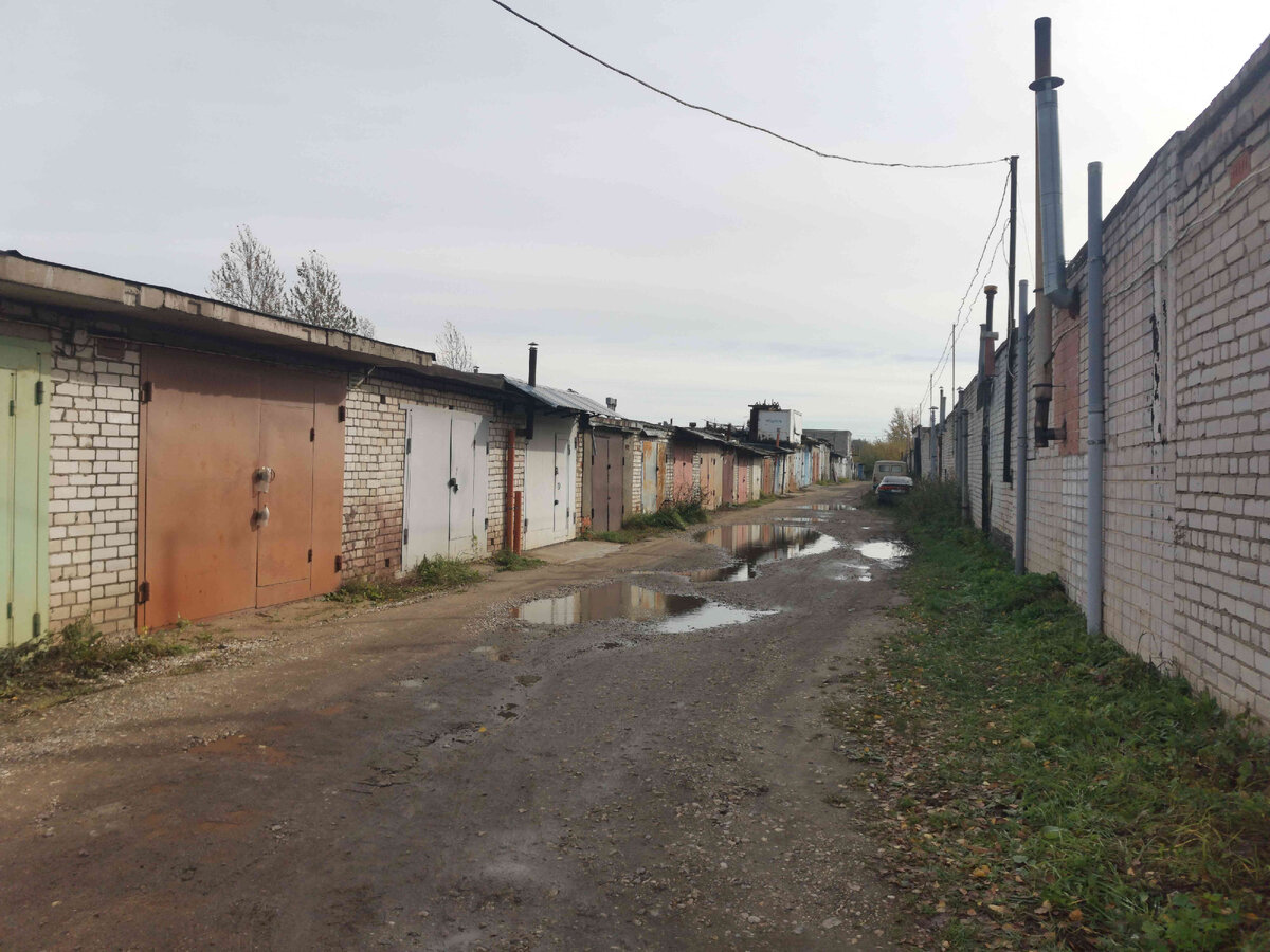 Гараж парковка автошкола. Заезд в гараж экзамен гибдд. Упражнение гараж на автодроме схема. Схема заезда в гараж на автодроме. Полигон гараж.