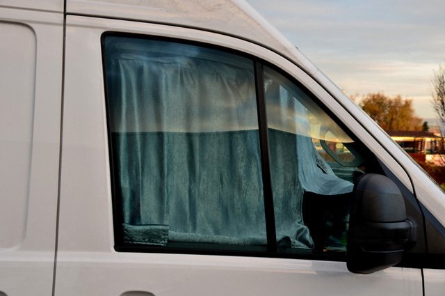   Когда водителям грозит штраф за шторки в автомобиле?