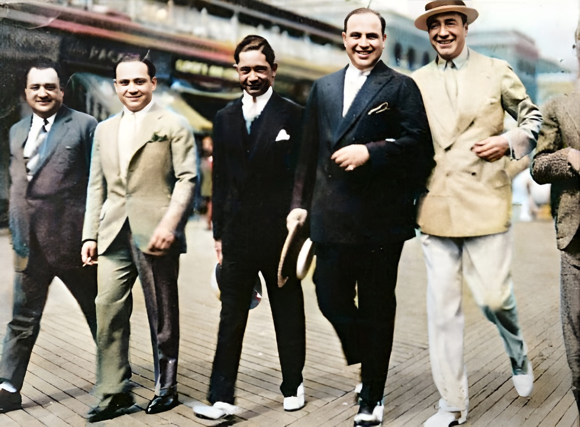 1929 Аль Капоне и Мейзер Лански в розыске.