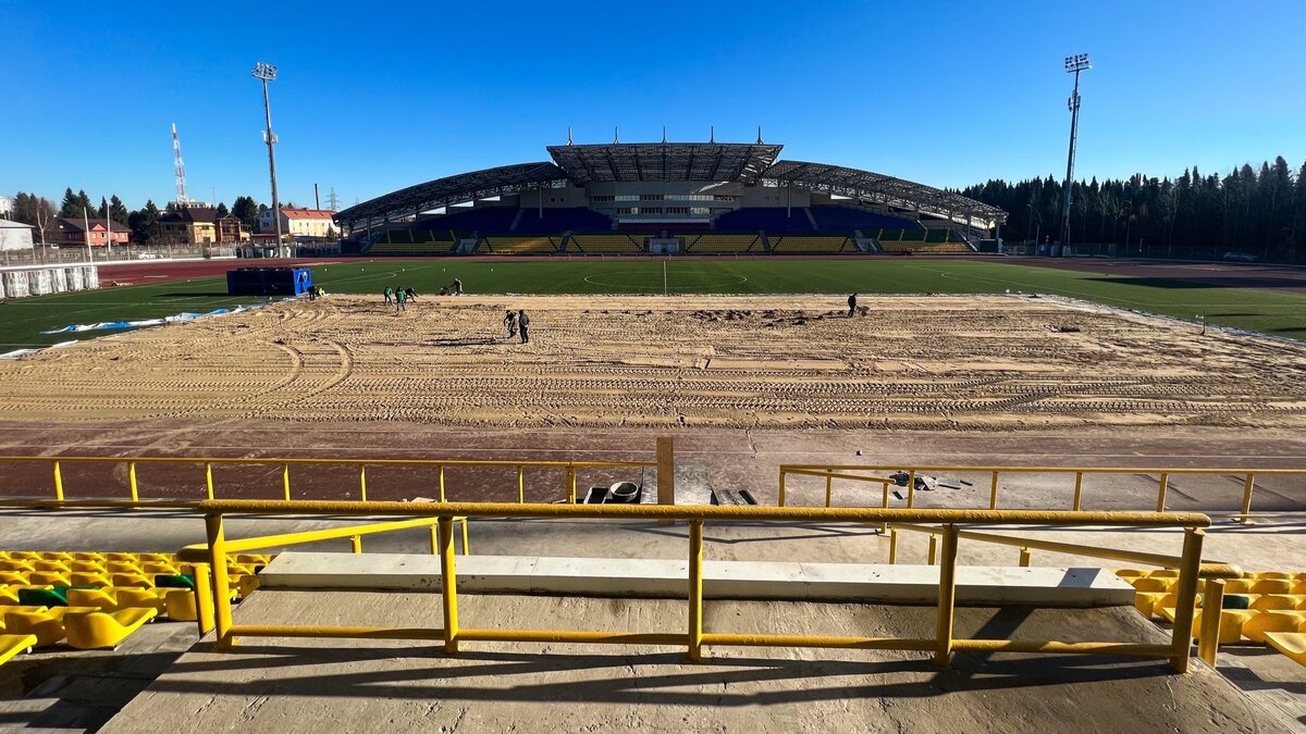    В Ханты-Мансийске Всероссийская хоккейная лига готовит коробку для матча под открытым небом