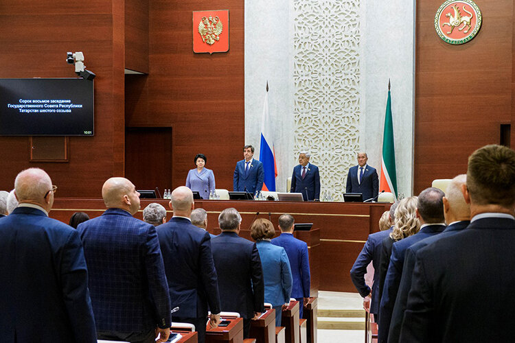    Обычно воодушевленные, позитивные депутаты на сегодняшней сессии выглядели грустно и даже несколько мрачновато