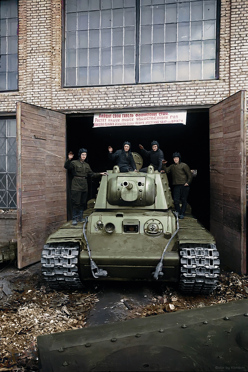 Немцы приходили в ужас от его брони и огневой мощи. История легендарного  тяжелого танка КВ | МуZей Победы | Дзен