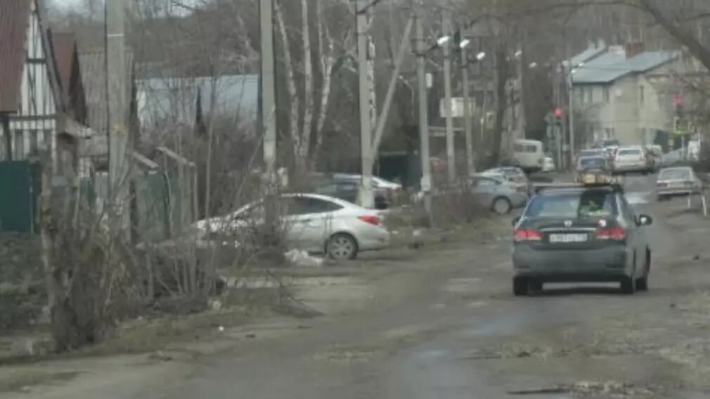     Проживающие в жилом массиве Сухая река казанцы пожаловались на ужаснейшее состояние дороги на улице Сахалинская. Они отметили, что ситуация ухудшилась после изменения схемы движения в микрорайоне. Об этом горожане пишут в комментариях под заявкой в «Народном контроле РТ».