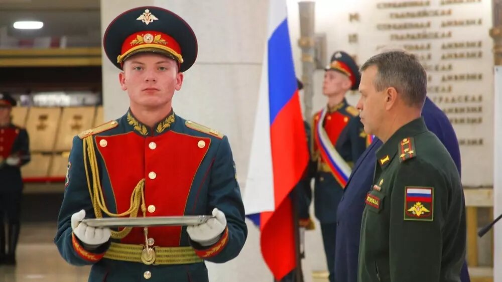     Семьям 12 бойцов спецоперации передали их награды, сообщает музей «Сталинградская битва».