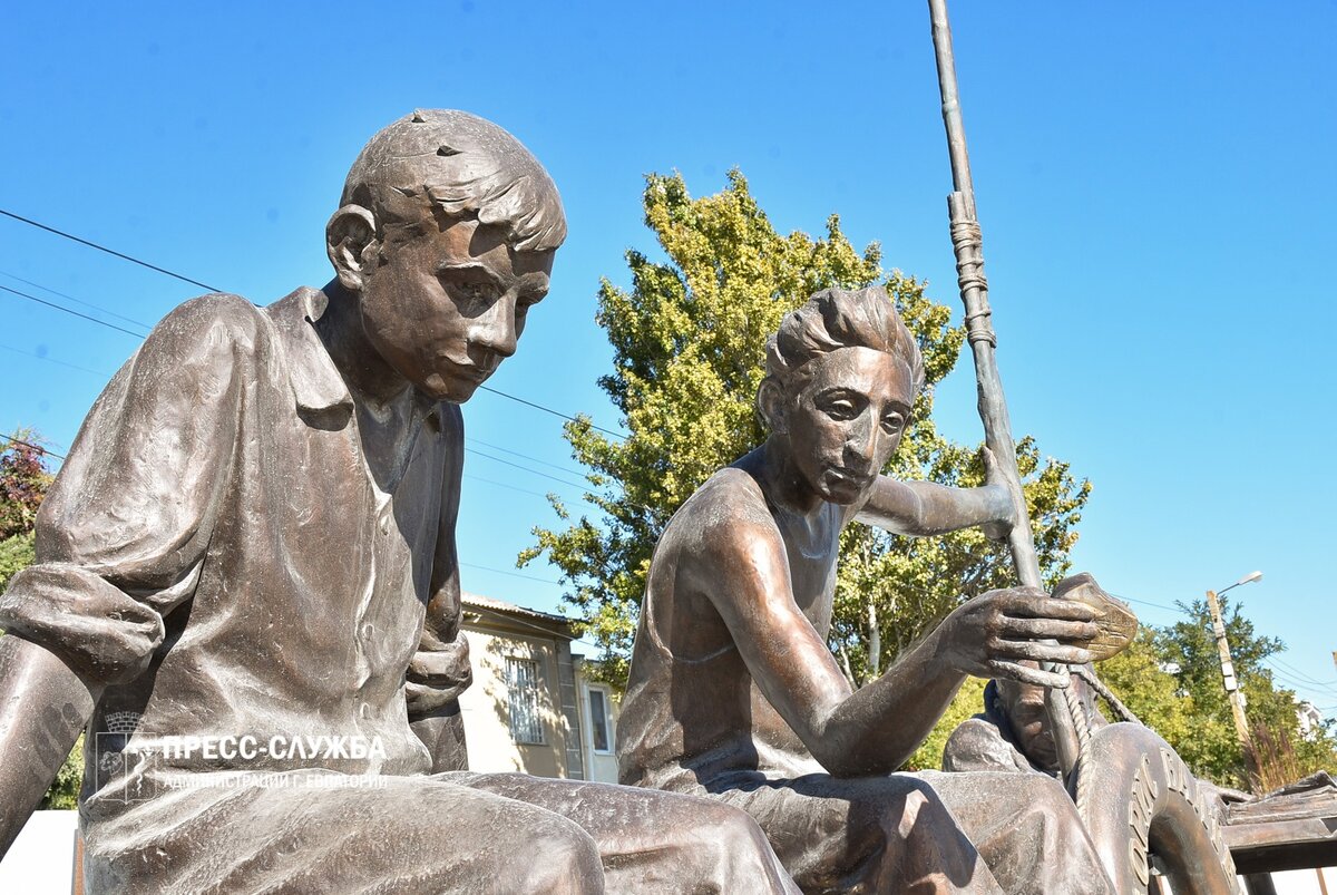 Скульптура по мотивам повести «До свидания, мальчики» // Фото: пресс-служба администрации Евпатории 
