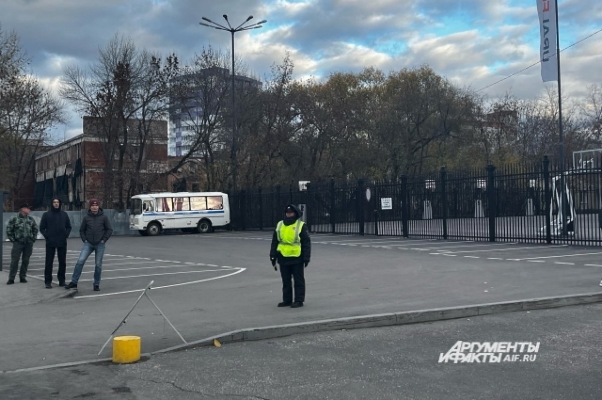    Парковка у УДС.