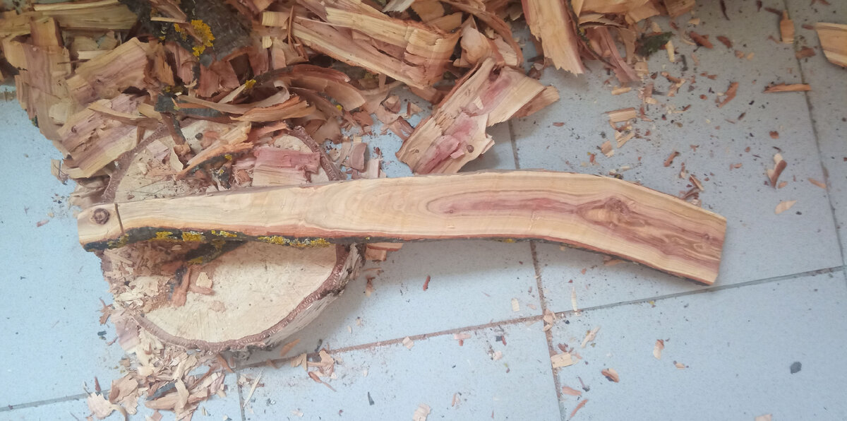 Деревянная мозаика интарсия. Финно- угры пермский звериный стиль. Резьба по дереву чпу. Оружейная палата московского кремля. Изделия выполнены.