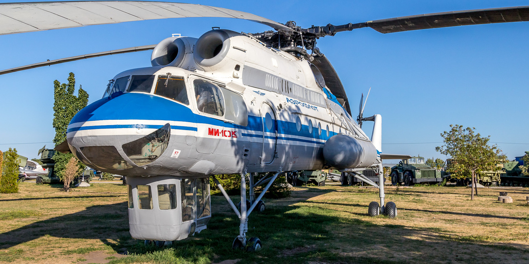 Советский вертолет для перевозки баллистических ракет