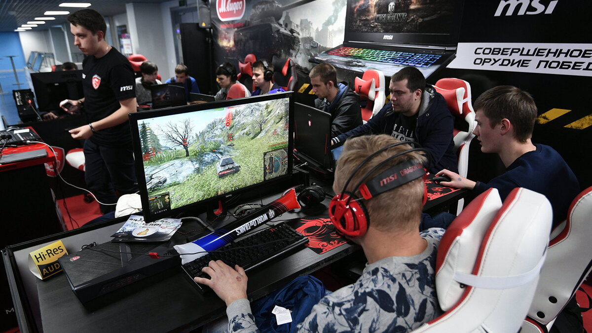    Киберспортсмены играют в World of Tanks© РИА Новости . Максим Блинов