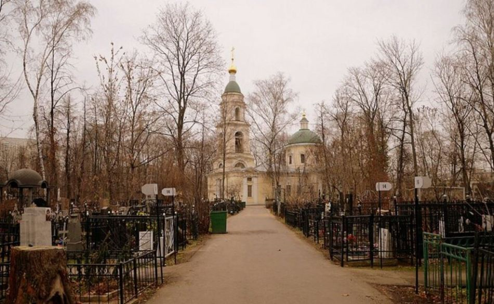 Посетить кладбище в москве. Кладбища Москвы Ваганьковское кладбище. Храм Ваганьково. Старое Ваганьковское кладбище. Церковь на Ваганьковском кладбище.