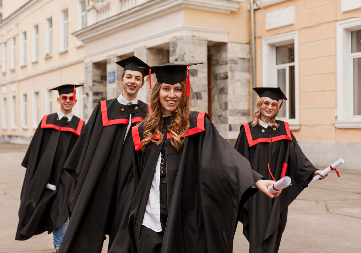 Магистратура можно преподавать. Магистрант или Магистр. Магистры ЧКГ. Магистратура что дальше. Девушки окончившие магистратуру.