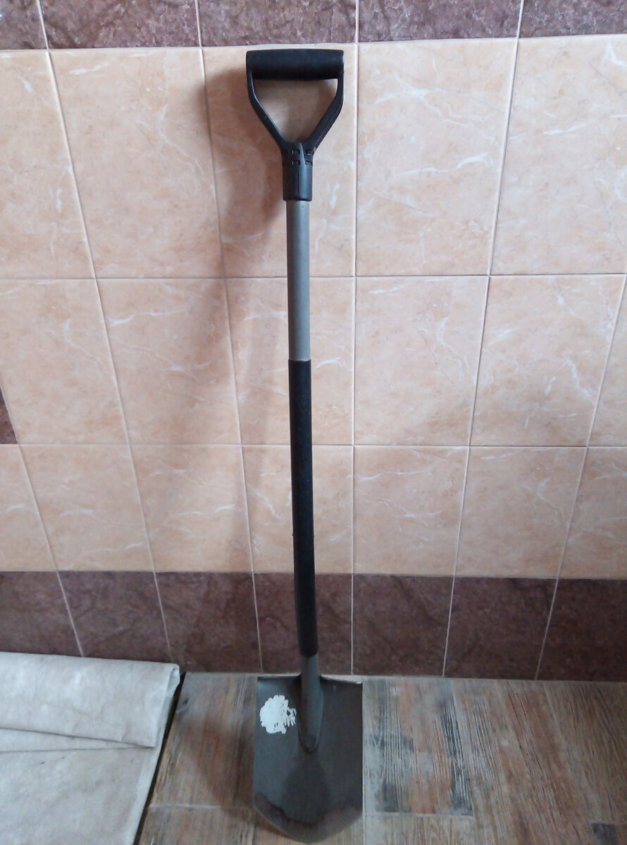 Лопата фирмы Fiskars, купленная в 2018 году на Все инструменты.